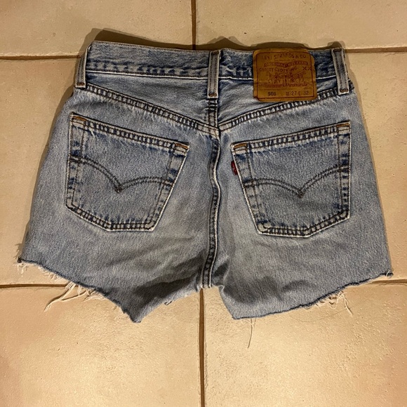 🔥Vintage Levi’s denim shorts! - Picture 3 of 3